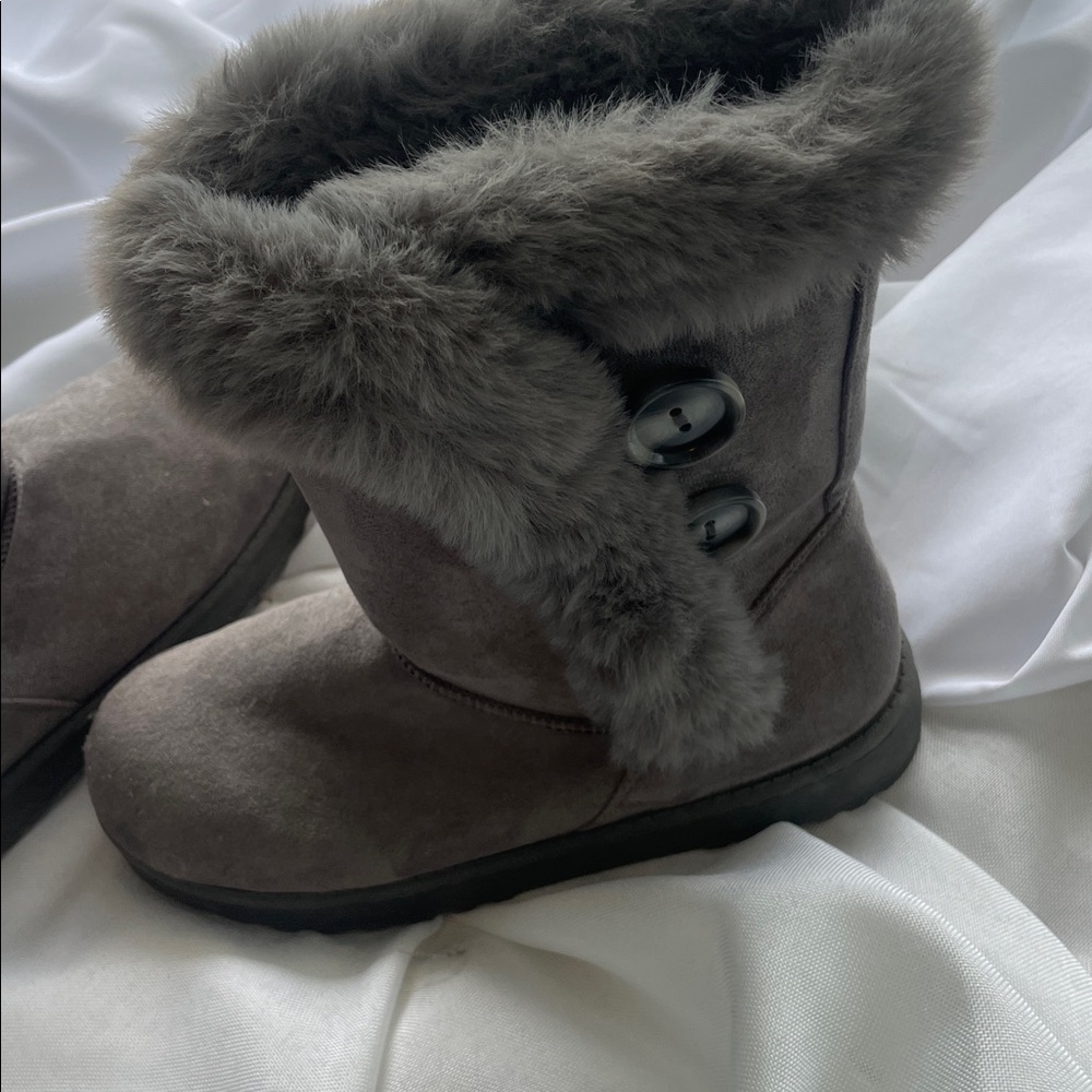 SO Gray Fur-Lined Footwear - Picture 2 of 9
